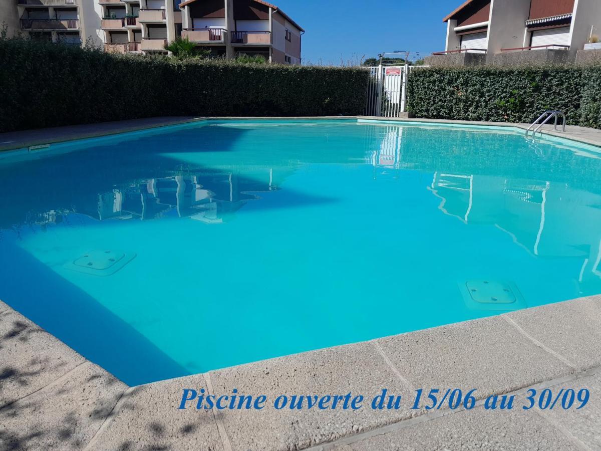Joli 2 Pieces Sur Le Port Avec Piscine, Terrasse, Parking Apartment Capbreton Exterior photo
