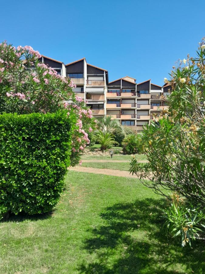 Joli 2 Pieces Sur Le Port Avec Piscine, Terrasse, Parking Apartment Capbreton Exterior photo