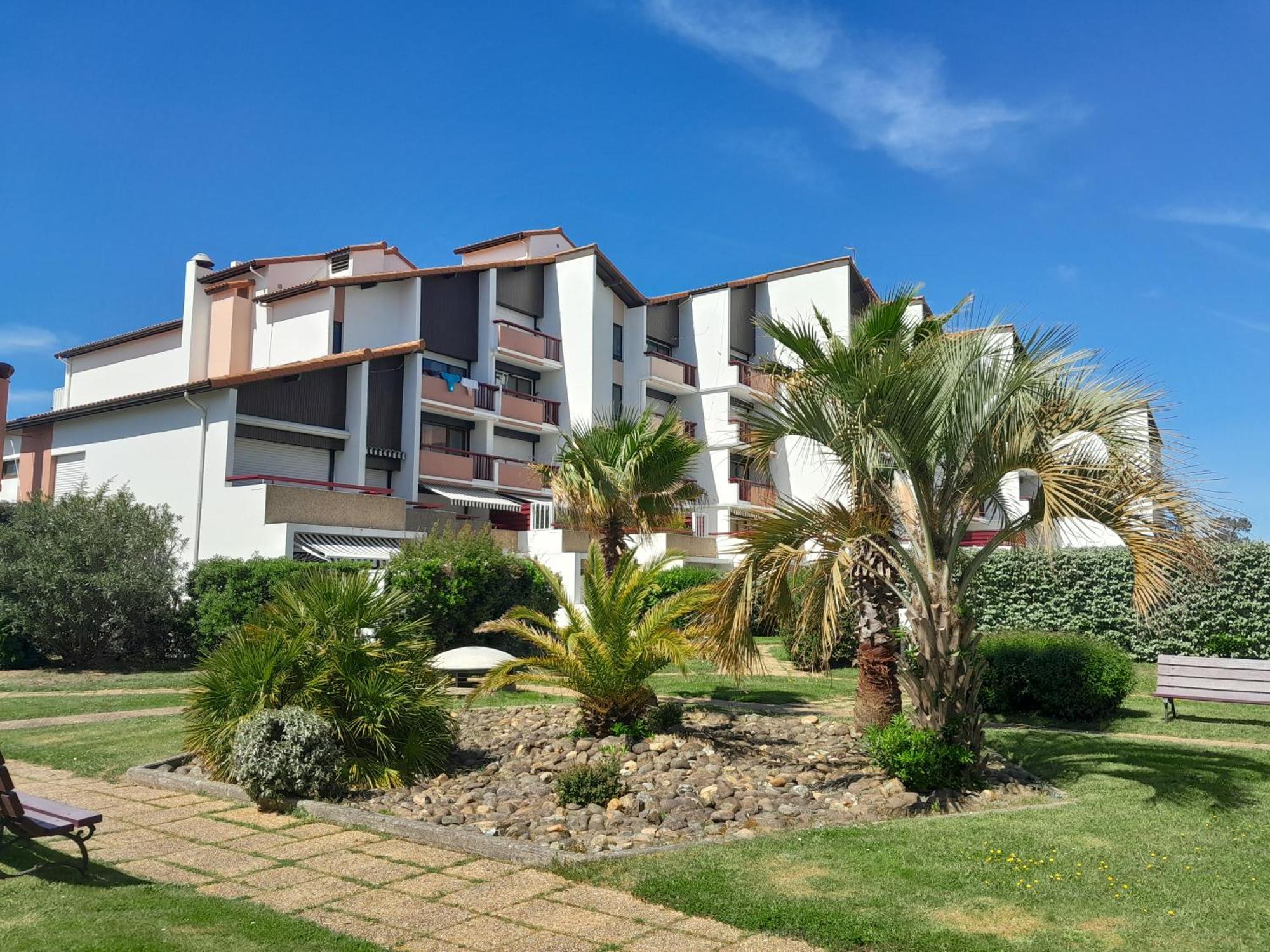 Joli 2 Pieces Sur Le Port Avec Piscine, Terrasse, Parking Apartment Capbreton Exterior photo